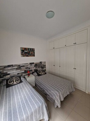 1 bedroom, iron/ironing board, internet, bed sheets