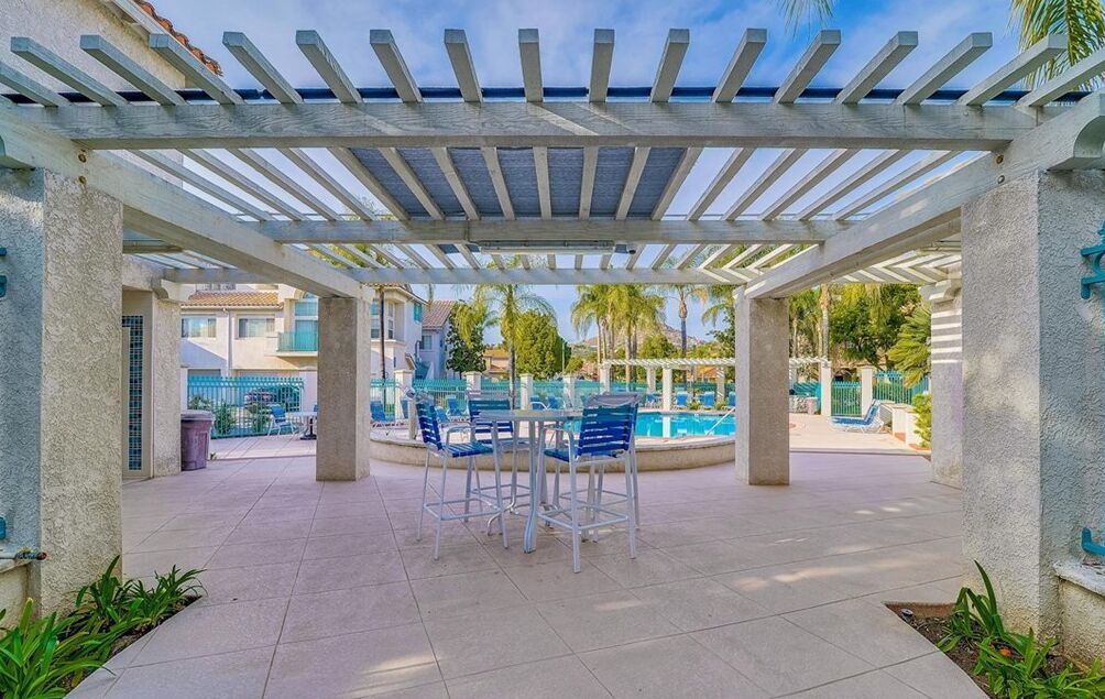 Lovely Condominium in the Hills