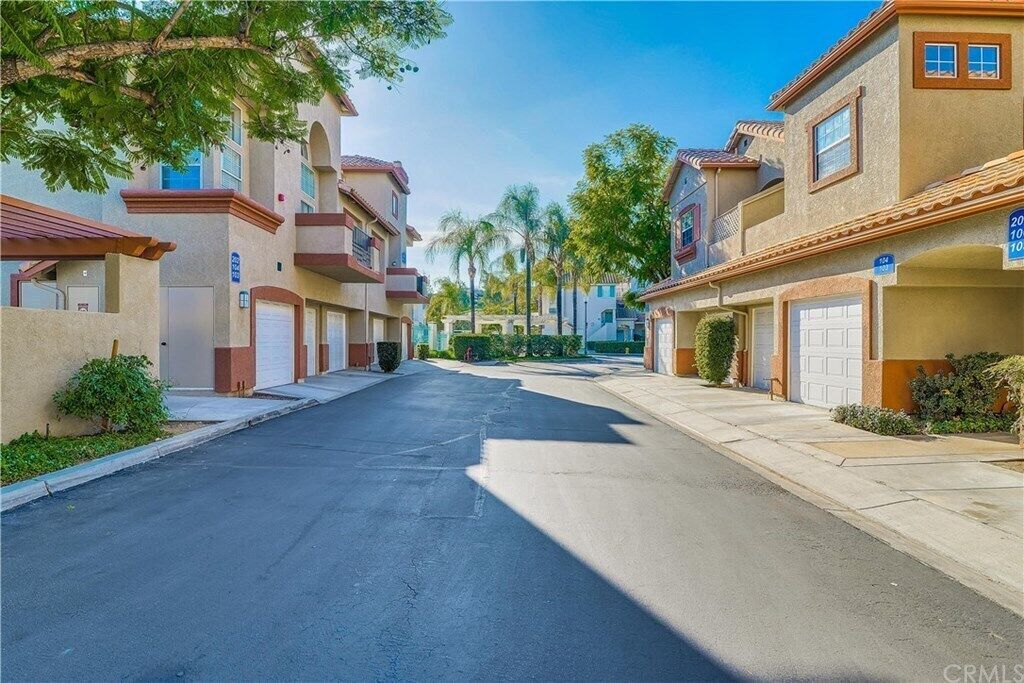 Lovely Condominium in the Hills