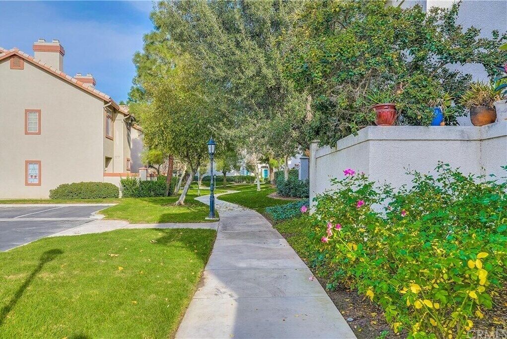 Lovely Condominium in the Hills