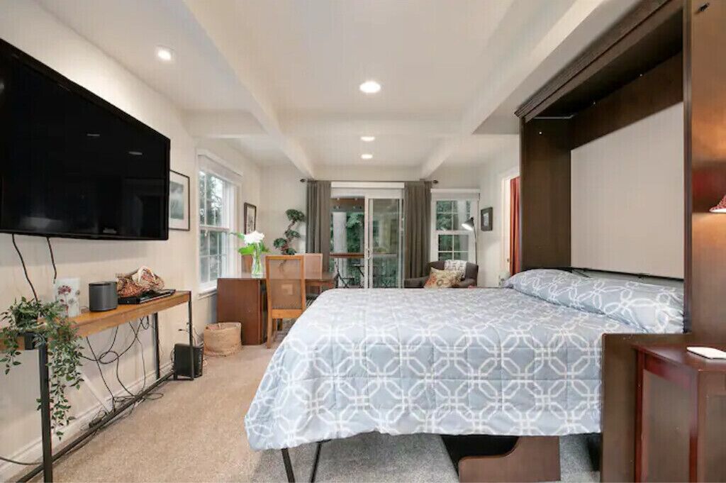 2 bedrooms, iron/ironing board, travel crib, free WiFi