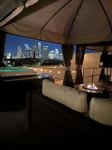 Gorgeous DTLA w/ View + Hot Tub!