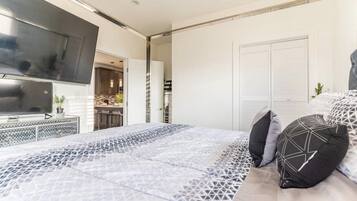 2 bedrooms, desk, iron/ironing board, free WiFi