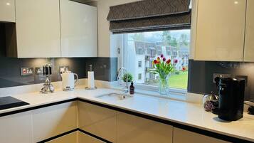 Apartment, Multiple Beds | Private kitchen