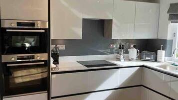 Apartment, Multiple Beds | Private kitchen