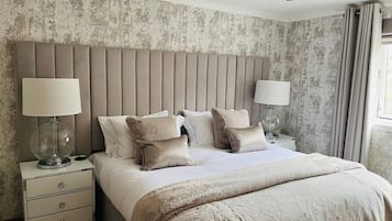 Apartment, Multiple Beds