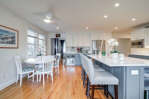 Dining - Spacious home for entertaining, centrally located to beach, ferry, and airport. (Edgartown)