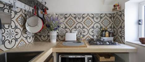 Fridge, microwave, stovetop, coffee/tea maker