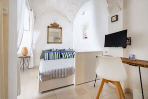1 bedroom, desk, iron/ironing board, WiFi