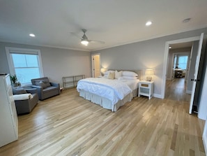 3 bedrooms, desk, iron/ironing board, travel crib