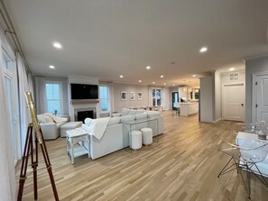 Smart TV, fireplace - Brand new house with water views just steps from beach! (Milford)