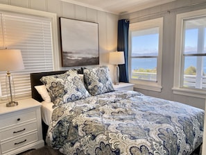 3 bedrooms, travel crib, free WiFi, bed sheets - Amazing Views and Walkable to Downtown! Historic 3/2 Home, Sleeps 8 (Tiburon)