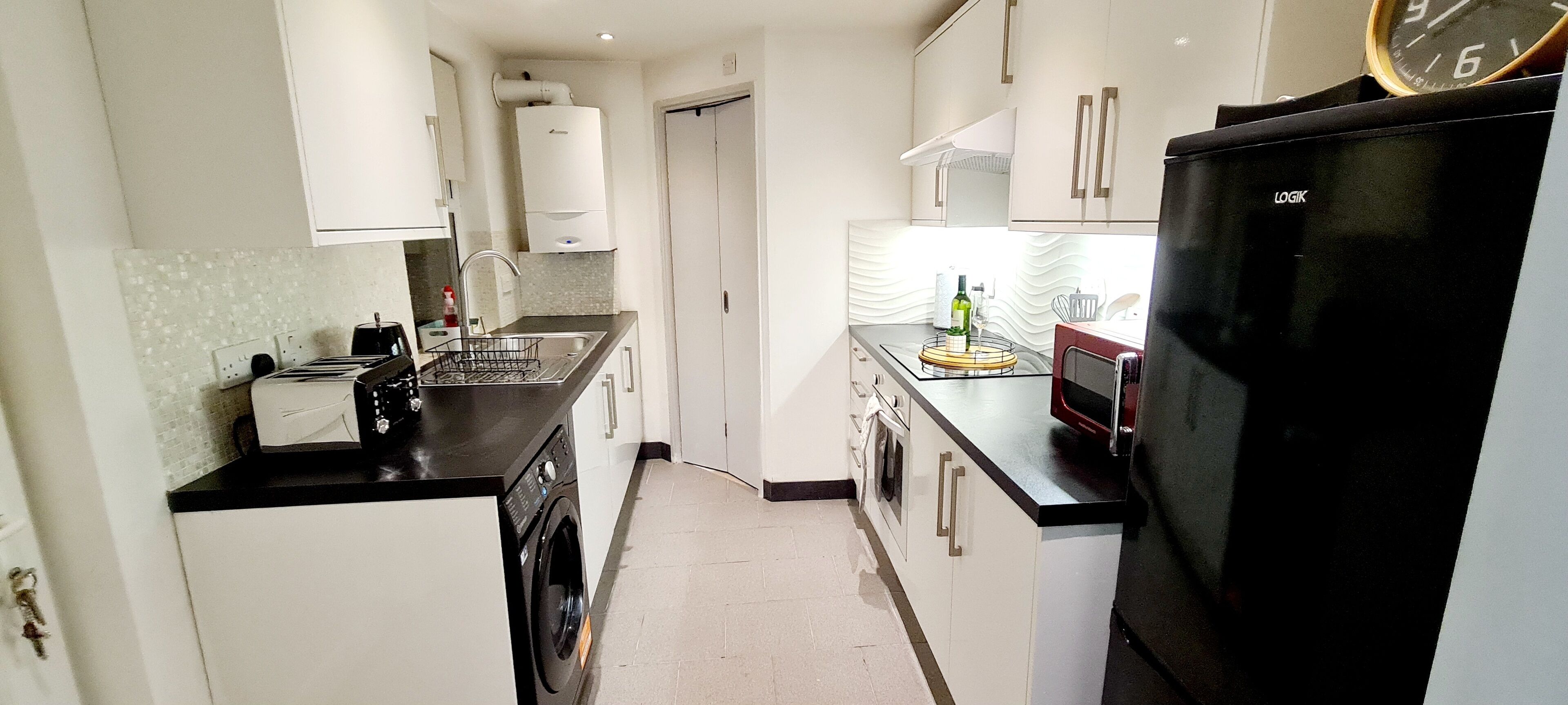 Apartment, 1 Queen Bed | Private kitchen | Fridge, microwave, oven, stovetop