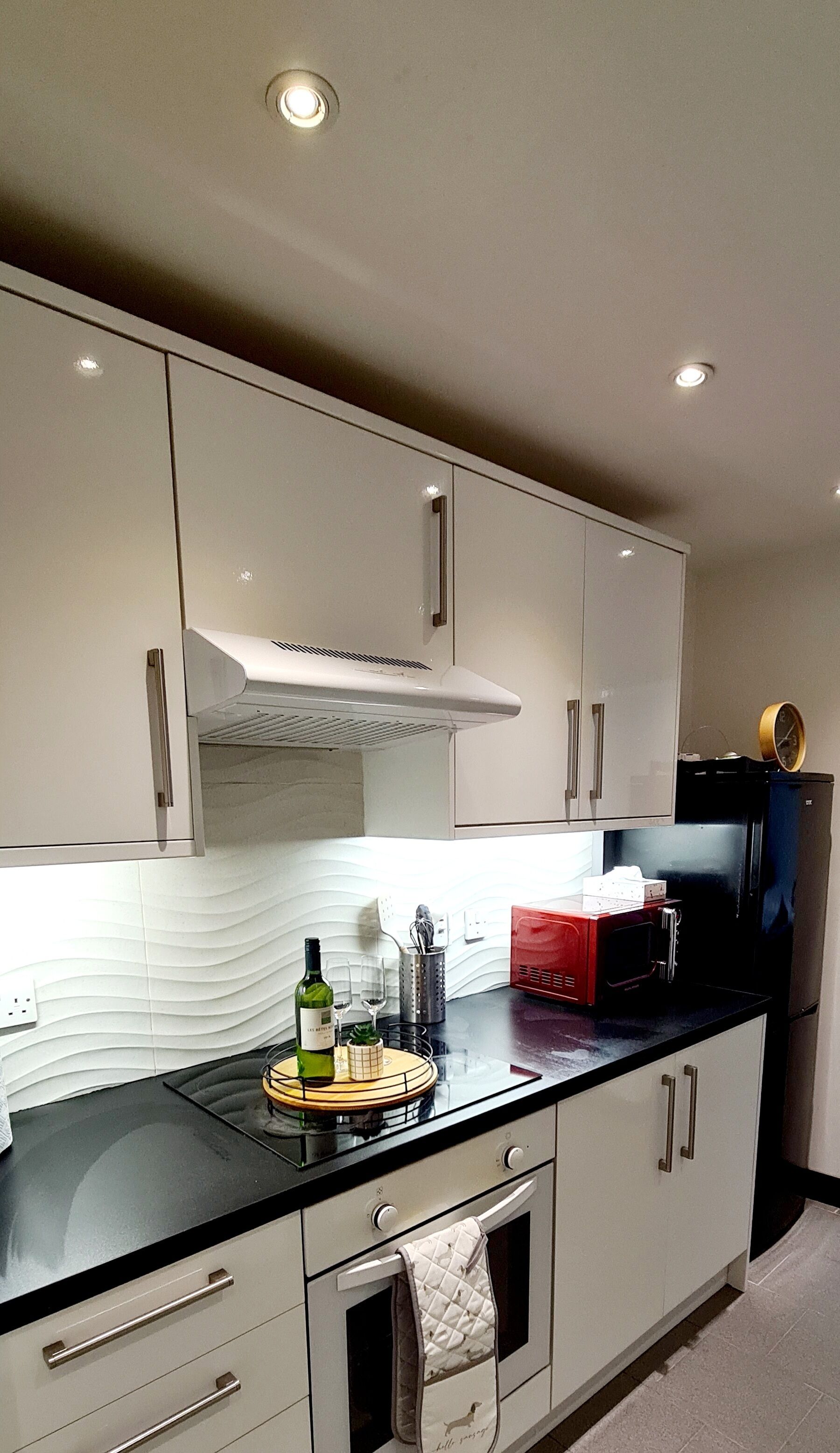 Apartment, 1 Queen Bed | Private kitchen | Fridge, microwave, oven, stovetop