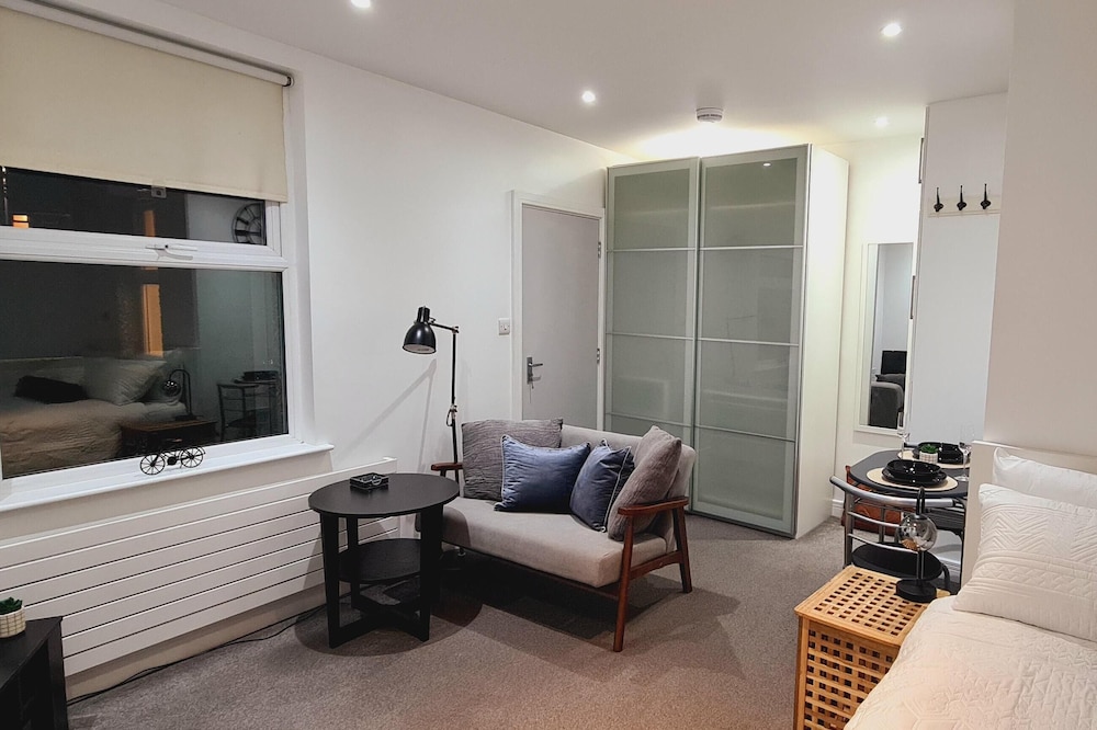 Maple House - Inviting 1-bed Apartment in London