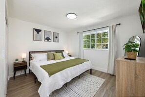 3 bedrooms, in-room safe, desk, iron/ironing board