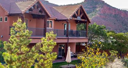 Luxury Vacation Home in Southern Utah with Pool and Hot Tub. Near Zion and Bryce