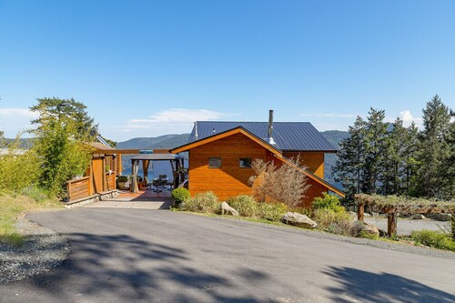 Two-Bed Cabin – Breathtaking Fjord View at the Summit House.