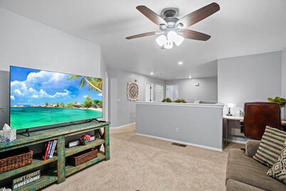Spacious 3 bedroom 2.5  bath with 3 living areas
