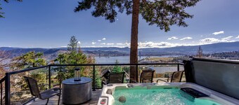 Incredible Lake & Mountain Views, Hot Tub & near Wineries, minutes to Kelowna!