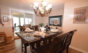 Dining - Incredible Lake & Mountain Views, Hot Tub & near Wineries, minutes to Kelowna! (West Kelowna)