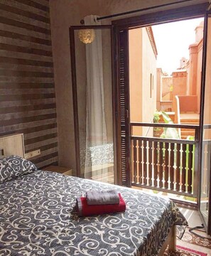 1 chambre, lit parapluie, Wi-Fi gratuit, draps fournis