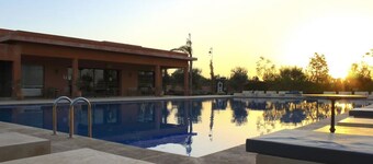 Quiet apartment with pool in secure residence.