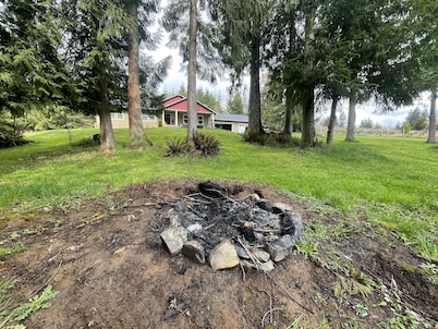 Countryside Retreat 5 minutes from Chehalis- great for families and teams!