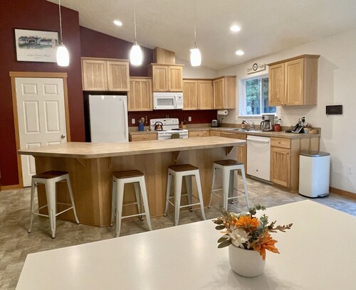 Countryside Retreat 5 minutes from Chehalis- great for families and teams!