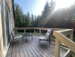 Terrace/patio - Countryside Retreat 5 minutes from Chehalis- great for families and teams! (Chehalis)