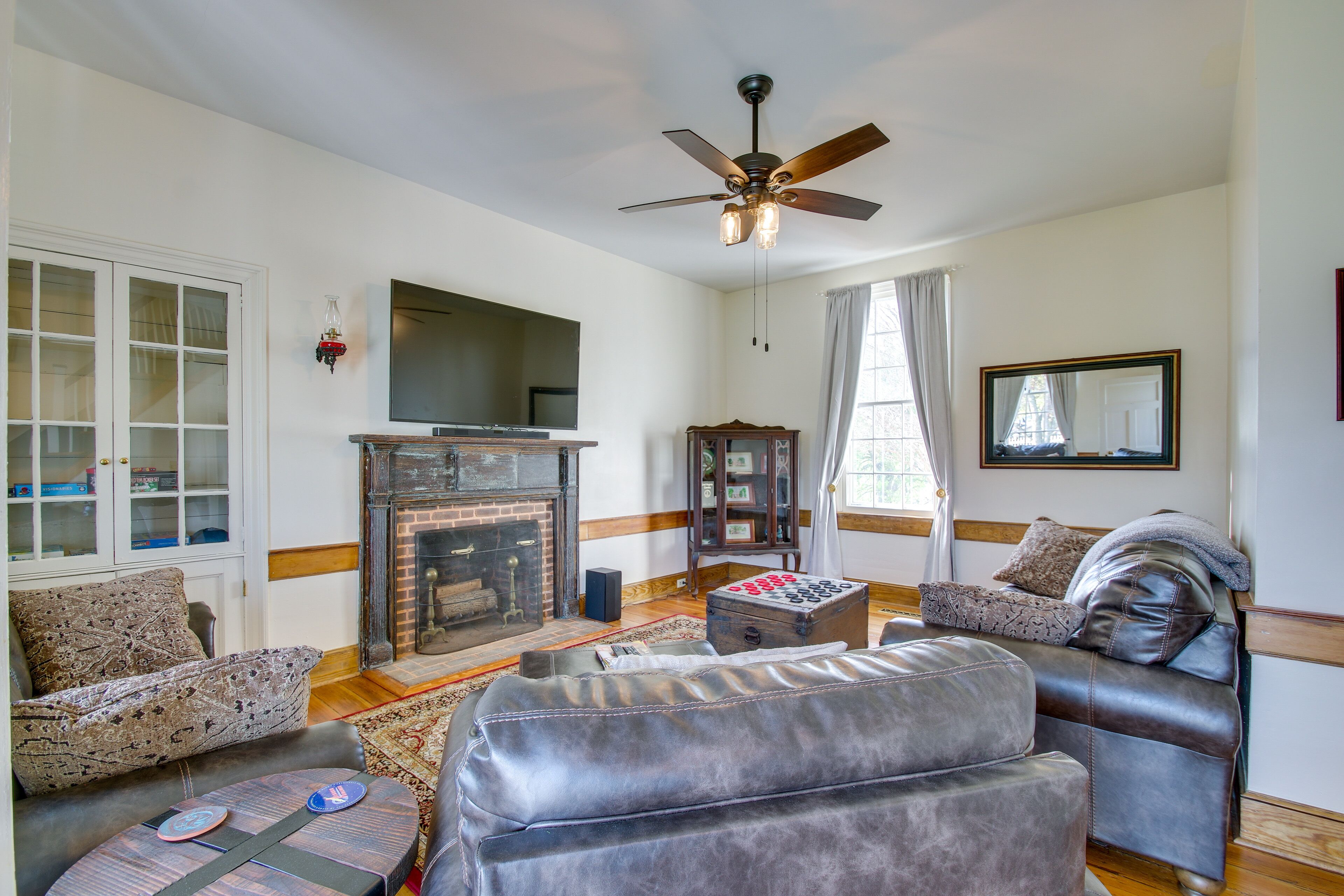 Idyllic Appomattox Home w/ Porch & Rocking Chairs!