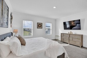 4 habitaciones, tabla de planchar con plancha y cuna de viaje 