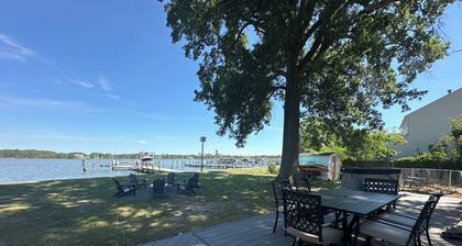 Waterfront Fishing Creek Cottage with Guesthouse Pier-Kayaks-Fire Pit