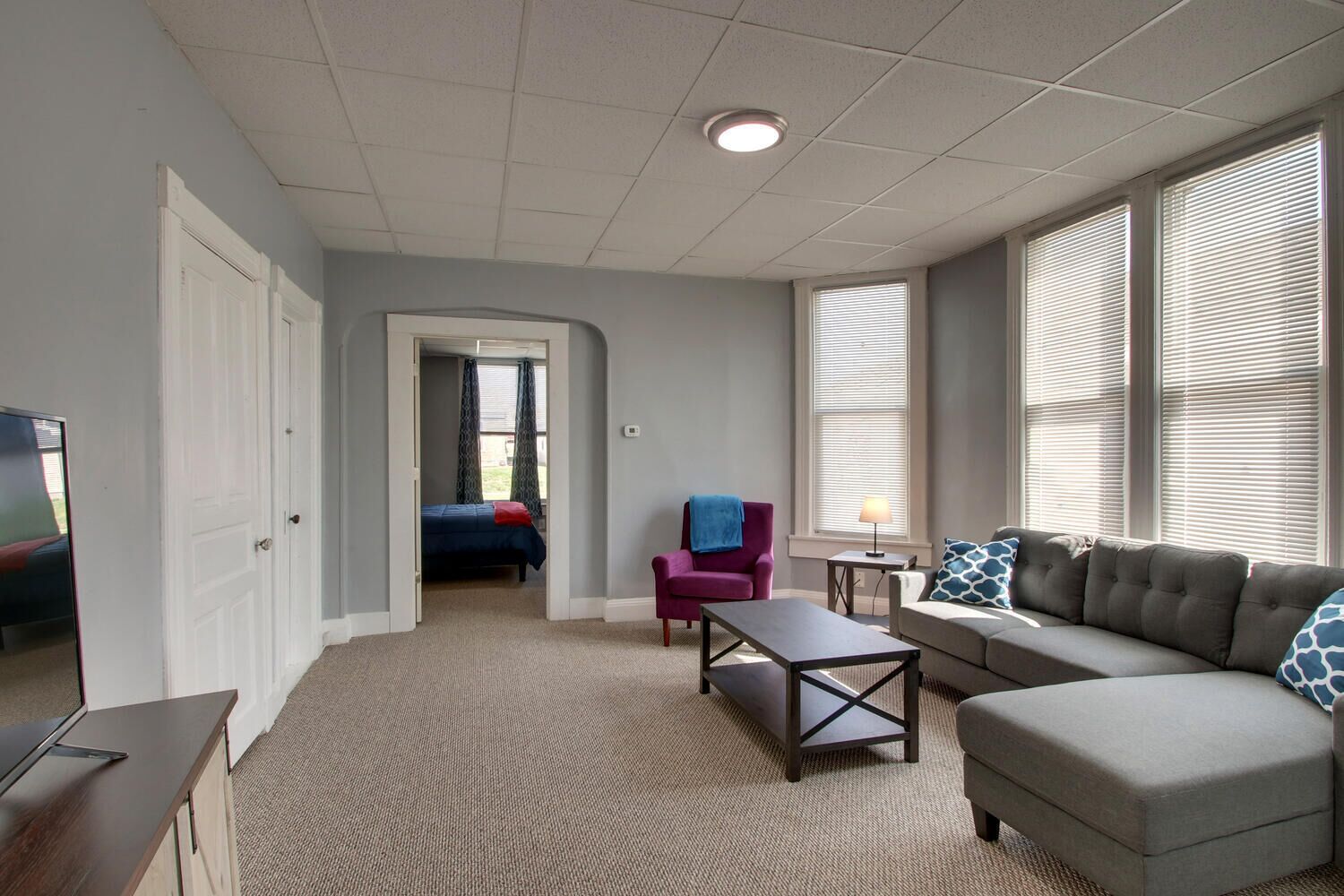 Large Updated Ground Level 1-bedroom East Facing w/ Wi-Fi