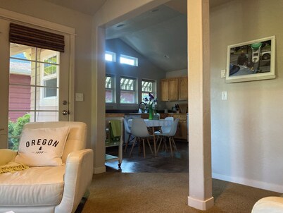 Charming Elkton Cottage - Nearby Attractions Await-Must stay 28 days