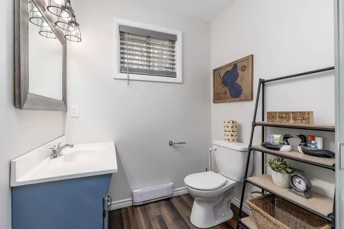 Peaceful lakeside paradise on desirable Peter Lake