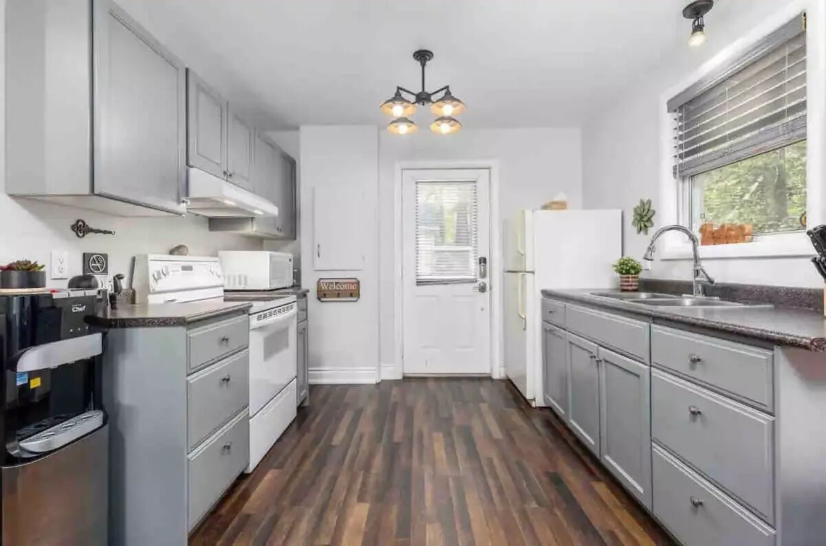 Peaceful lakeside paradise on desirable Peter Lake