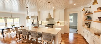 Great Katama home with pool -- AUG. & SEPT. AVAILABLE!!