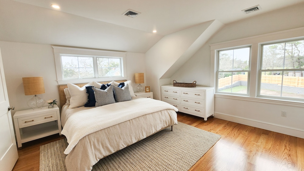 New Katama home with pool and on bike path! Edgartown Vrbo