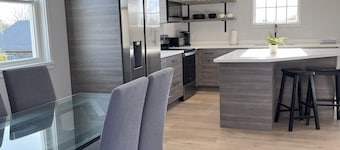 Brand New, Modern and Cozy 1 bedroom, 1 bath cottage! Secluded and convenient.