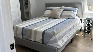 1 slaapkamer, een strijkplank/strijkijzer, reisbedje, wifi