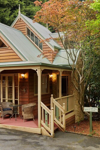 Love in the Mist cabin (new listing)