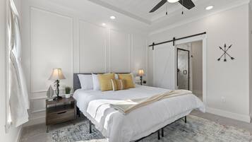 3 chambres, bureau, fer et planche à repasser, lit parapluie