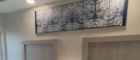 2 多间卧室、熨斗/熨衣板、WiFi、床单