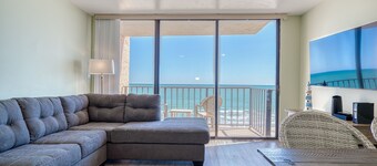 1BD Oceanfront Retreat-Outdoor Pool-Gorgeous View