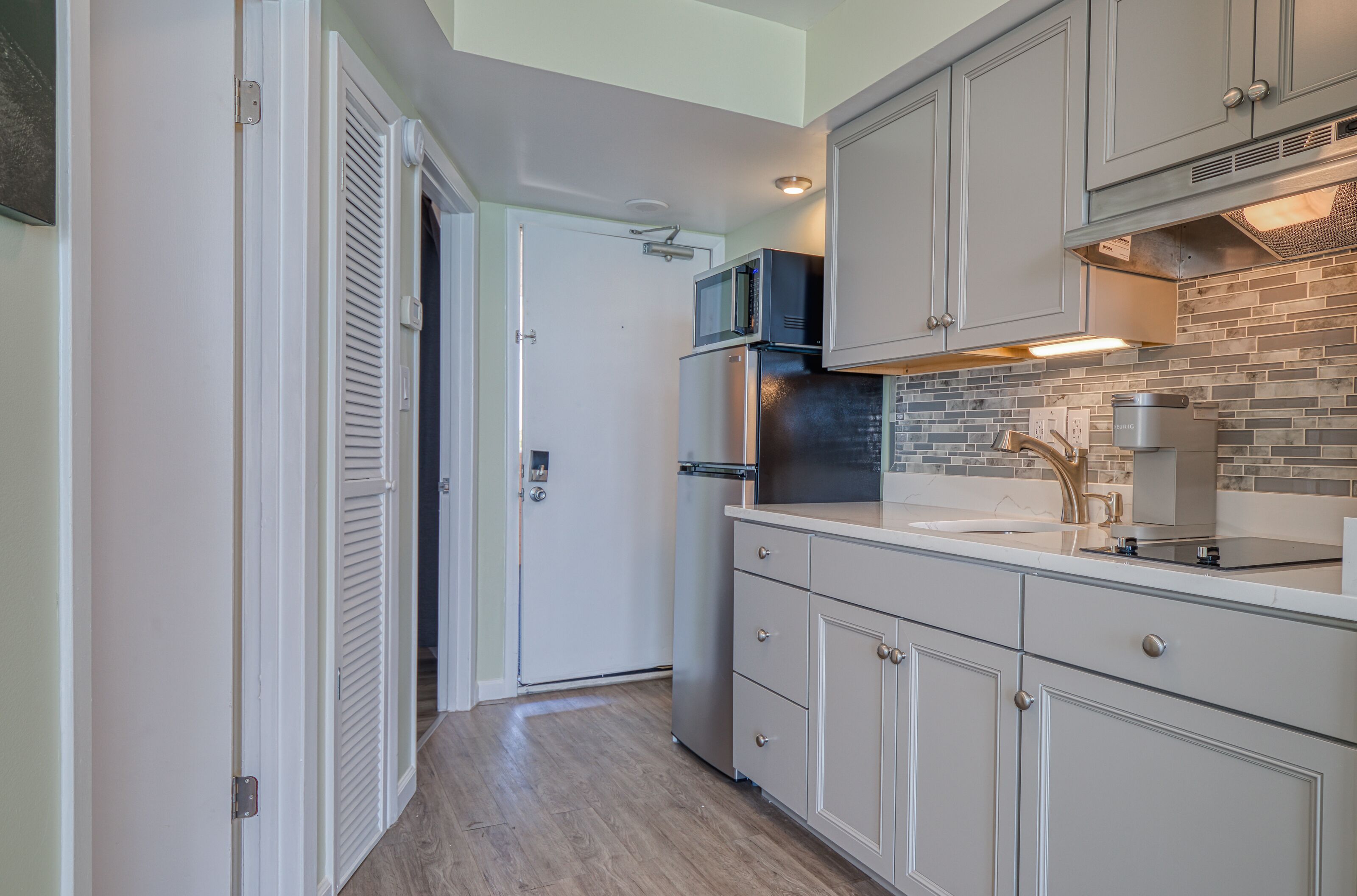 Fully Remodeled - 1 BD Oceanfront Retreat - Outdoor Pool and Hot Tub