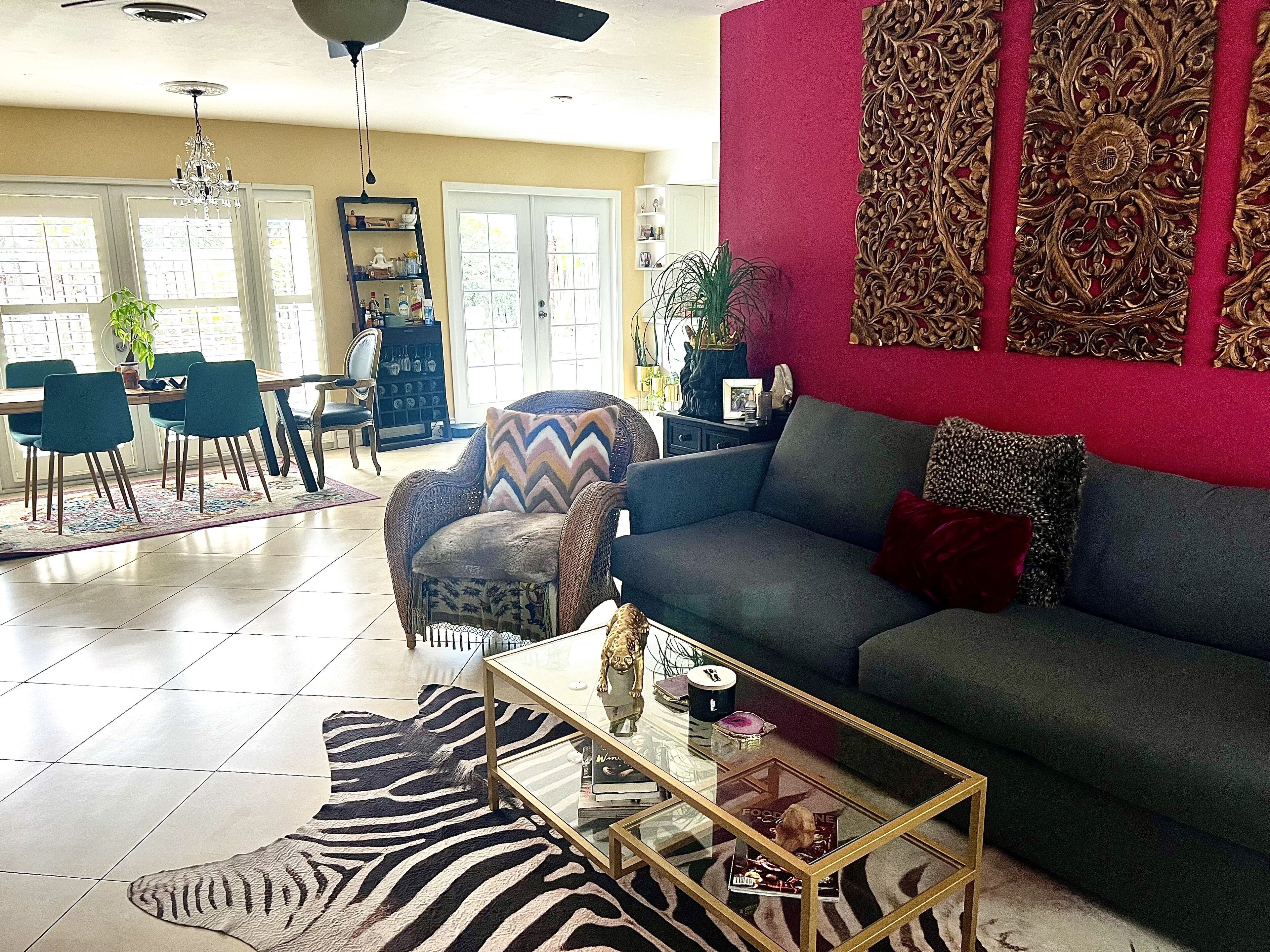 Private room in pool oasis