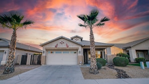 Exterior - Fore! Golf Course Home, Hot Pool/Spa, Love It! (Avondale)