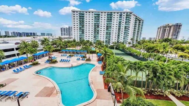 Unclassified image, 1 of 23, button - Ocean Reserve (Sunny Isles Beach)