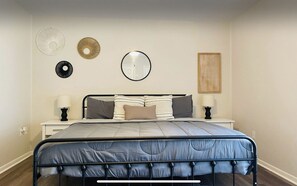 3 Schlafzimmer, Schreibtisch, Bügeleisen/Bügelbrett, kostenloses WLAN